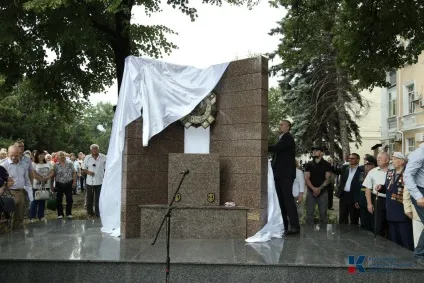У столиці криму відкрили пам'ятник на честь 50-річчя сімферопольського ввпсу (пам'ятник) У столиці криму відкрили пам'ятник на честь 50-річчя сімферопольського ввпсу