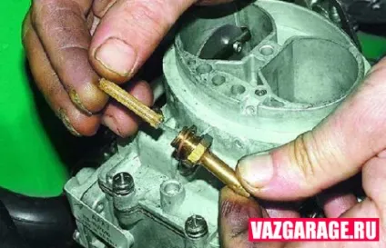 Заміна паливного фільтра на Пріорі (ключголовку) Заміна паливного фільтра на Пріорі