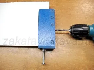 Кондуктор для свердління в торець
