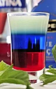Красиві і незвичайні шаруваті коктейлі (коктейль Патіота) Красиві і незвичайні шаруваті коктейлі