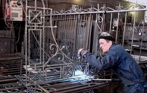 Ковані хвіртки на дачі фото, креслення, монтаж (ковані ворота з хвірткою) Ковані хвіртки на дачі фото, креслення, монтаж