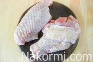 Крила індички з картоплею в рукаві рецепт з фото
