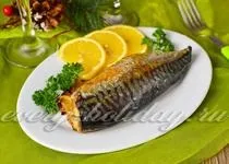 Курка, запечена в рукаві з часником
