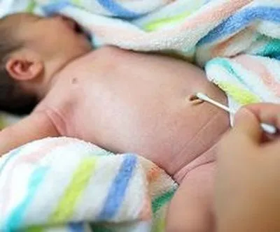 Купання новонародженого з колом на шиї з якого віку можна (купання новонародженого з колом на шиї з якого віку) Купання новонародженого з колом на шиї з якого віку можна