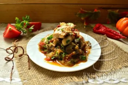 Курка, тушкована з баклажанами і помідорами - рецепт з фото (помідорами) Курка, тушкована з баклажанами і помідорами - рецепт з фото