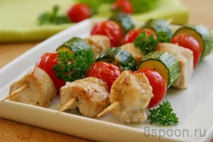 Курячі шашлички в духовці на шпажках з овочами