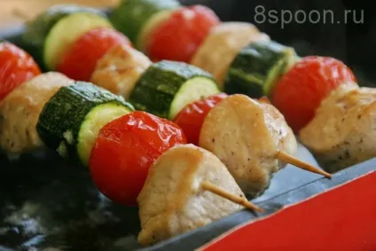 Курячі шашлички в духовці на шпажках з овочами