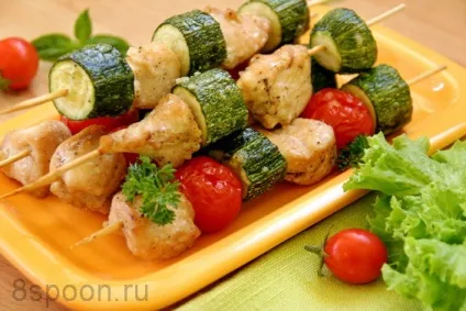 Курячі шашлички в духовці на шпажках з овочами
