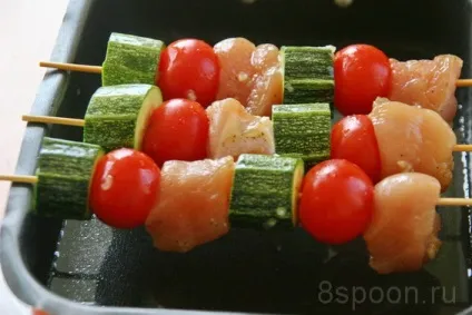 Курячі шашлички в духовці на шпажках з овочами