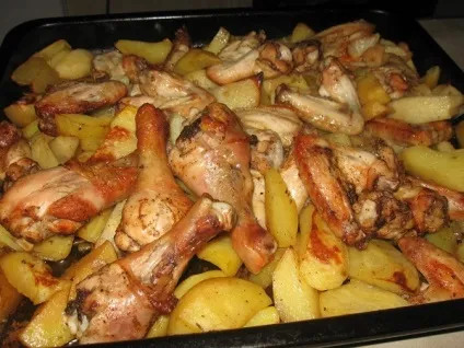 Курка з картоплею в духовці (курка) Курка з картоплею в духовці