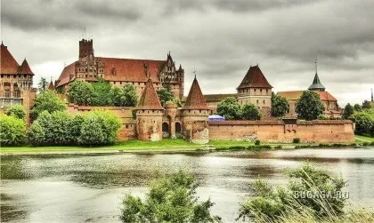 10 найблільш захоплюючих замків і палаців (замків) 10 найблільш захоплюючих замків і палаців