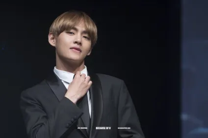 10 Кришесносних образів v (bts), yesasia