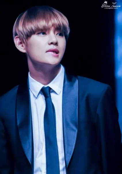 10 Кришесносних образів v (bts), yesasia