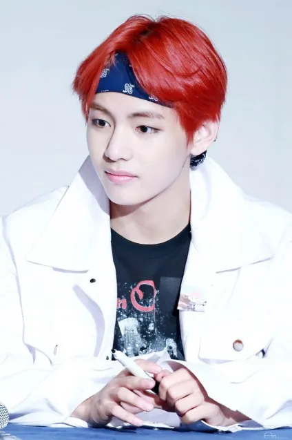 10 Кришесносних образів v (bts), yesasia