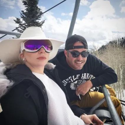 Леді гага скасувала весілля з Тейлор Кінні через вагітність ♬ ▂ ▃ ▅ ▆ (Кінні) Леді гага скасувала весілля з Тейлор Кінні через вагітність ♬ ▂ ▃ ▅ ▆