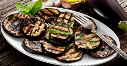 Баклажани на мангалі - рецепти маринаду і запікання закуски на решітці і шампурах (мангалі) Баклажани на мангалі - рецепти маринаду і запікання закуски на решітці і шампурах