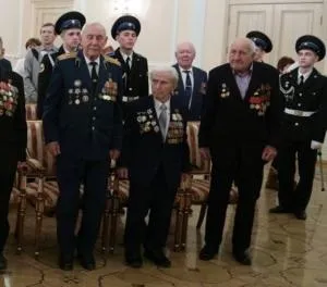 Белоносовская ветеранська організація - одна з кращих (президія Еткуль) Белоносовская ветеранська організація - одна з кращих