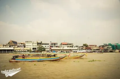 Чао Прайя і канали, Bangkok - річковий транспорт (човни в Бангкоку) Чао Прайя і канали, Bangkok - річковий транспорт