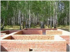 Стрічковий монолітний армований фундамент особливості