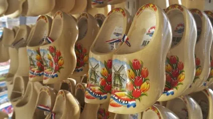 дерев'яні черевики