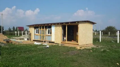 Дівчина перетворила будівельний вагончик в міні -дом, де буде жити цілий рік (жити) Дівчина перетворила будівельний вагончик в міні -дом, де буде жити цілий рік