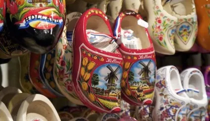 дерев'яні черевики