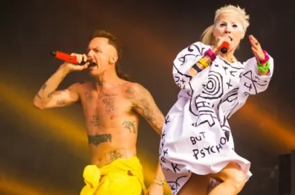 Die antwoord звинуватили suicide squad в плагіаті їх стилю, блогер badgal на сайті 12 серпня 2016, (звинуватили) Die antwoord звинуватили suicide squad в плагіаті їх стилю, блогер badgal на сайті 12 серпня 2016,