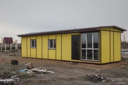 Дівчина перетворила будівельний вагончик в міні -дом, де буде жити цілий рік (дівчина) Дівчина перетворила будівельний вагончик в міні -дом, де буде жити цілий рік