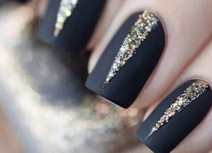 Дизайн нігтів з глітером, як нанести і прикрасити нігті блискітками (дизайн) Дизайн нігтів з глітером, як нанести і прикрасити нігті блискітками