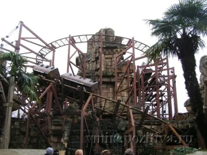 Діснейленд - країна пригод (adventureland) (скеля-череп) Діснейленд - країна пригод (adventureland)