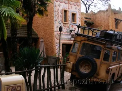 Діснейленд - країна пригод (adventureland) (индиана джонс і храм небезпек) Діснейленд - країна пригод (adventureland)