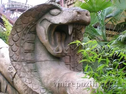Діснейленд - країна пригод (adventureland) (скеля-череп) Діснейленд - країна пригод (adventureland)