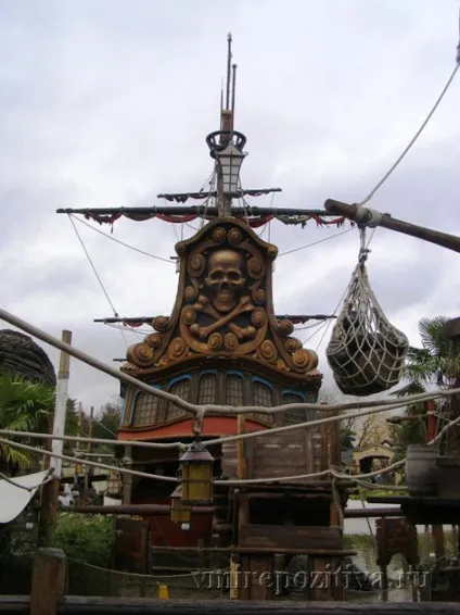 Діснейленд - країна пригод (adventureland) (скеля-череп) Діснейленд - країна пригод (adventureland)