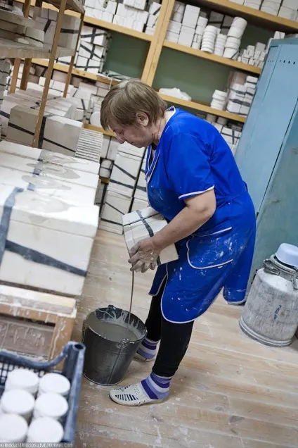 Форматор - як роблять порцелянові вироби (роблять порцелянові вироби) Форматор - як роблять порцелянові вироби