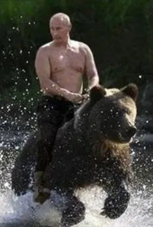 Галерея фейків від змії з сімома головами до путина верхом на ведмедя, mixstuff (змії) Галерея фейків від змії з сімома головами до путина верхом на ведмедя, mixstuff