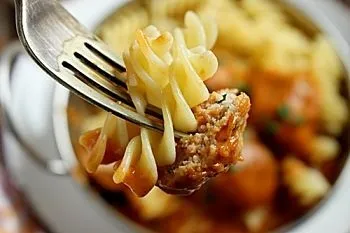 Фрикадельки з підливою - рецепт з покроковими фото (м'ясо) Фрикадельки з підливою - рецепт з покроковими фото