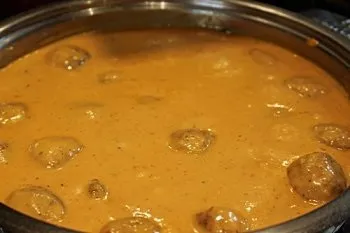 Фрикадельки з підливою - рецепт з покроковими фото (м'ясо) Фрикадельки з підливою - рецепт з покроковими фото