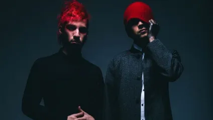 Група - twenty one pilots - чому у співака чорні руки і шия це тату (чому) Група - twenty one pilots - чому у співака чорні руки і шия це тату