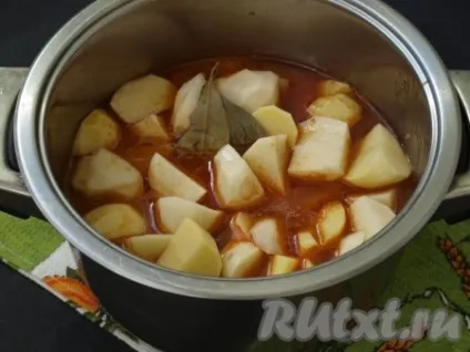 Яловичина, тушкована з картоплею в каструлі - рецепт з фото