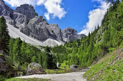 Італійська село