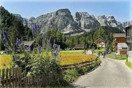Італійська село