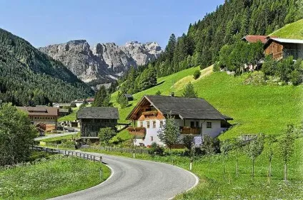 Італійська село