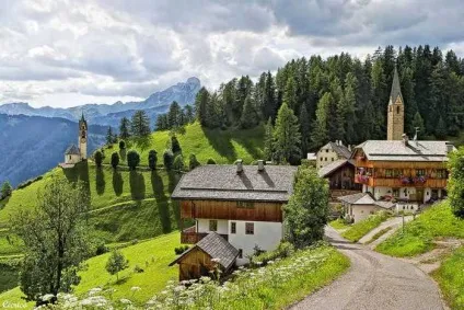 Італійська село