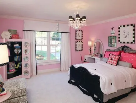 Кои подходящ за завесите в спалнята розов тапет - възможности oformlenieya
