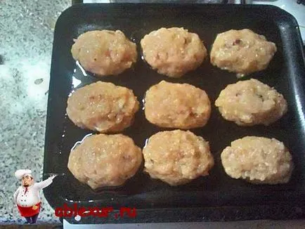 Főzni hamburgerek darált csirkét a sütőbe