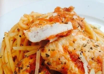 Főzni spagetti csirke paradicsomos mártással - egy recept, összetevők és képek