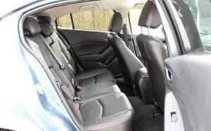 Как да вземе задната седалка на Mazda 3 инструкция