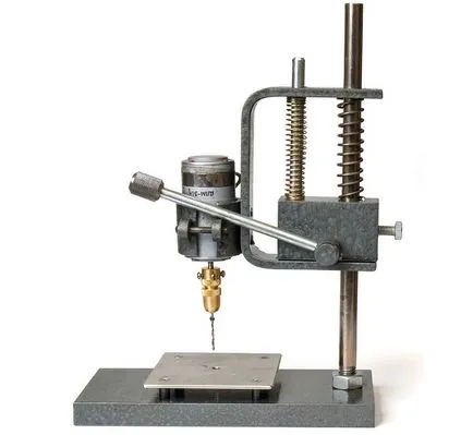 Мини бормашина със собствените си ръце на машината за печатни платки