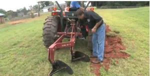 Setarea plugul la mini tractor, caz țară