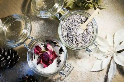 Cadouri de Crăciun cu mâinile lor de sare de baie aromatică efervescent - la Lavanda